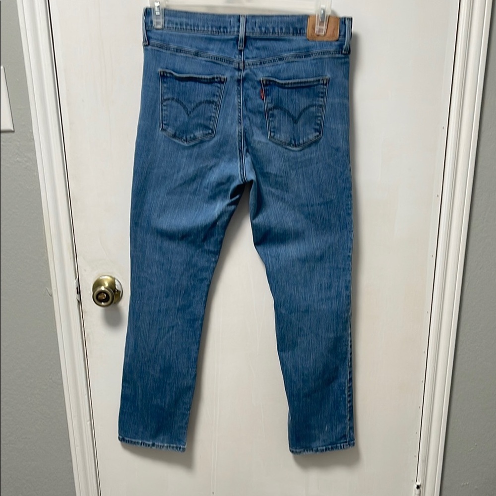 Women’s Levi straight leg jeans
